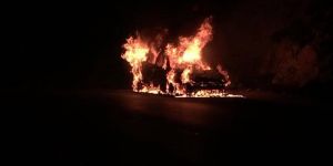 Araç yanarak kül oldu