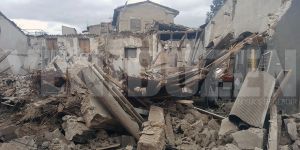 Surlariçi'nde 4 dükkan çöktü!