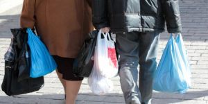 Kıbrıs'ın güneyinde naylon poşetler ücretli oluyor
