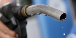 Benzin fiyatları dalgalanıyor