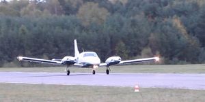 Hırsızlar para taşıyan uçağı kaçırdı