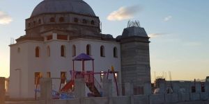 Feminist Öğretmen İnisiyatifi: “Cami avlusunda oyun parkı kaldırılsın”