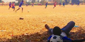 FUTBOL BAZEN SADECE FUTBOLDUR