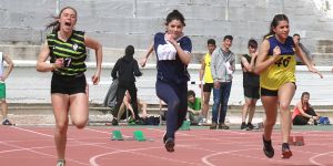 Liseler final için yarışıyor