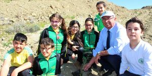 Özyiğit öğrencilerle fidan dikti