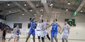 LAÜ lideri devirdi: 67-76