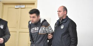 ‘Kız arkadaşım ile dolaştı’ diyerek bıçakladı…