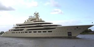 Dünyanın en büyük yatı Limasol'da