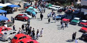 Klasik Otomobiller Mağusa Namık Kemal Meydanı’nda
