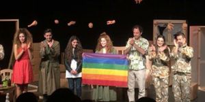 “İki Kişilik Hırgür” Homofobi Karşıtı Gün Yararına Sahnelendi