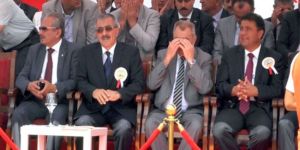 Küçük butona da bastı