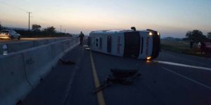 Ambulansla araç çarpıştı