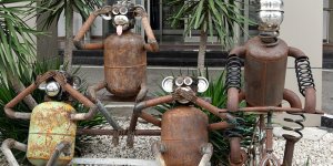 Ödüllü heykeller LTB önünde