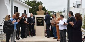 Edremit'te yeni Atatürk büstü açıldı