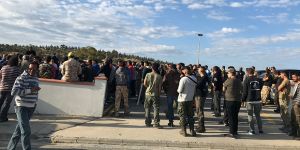 Avcılar yol kapattı