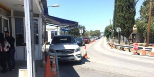 DİSİ ve AKEL, 'geçişleri kapatma eylemini' kınadı