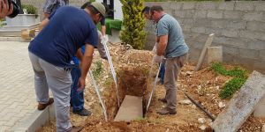 Kimsesizler bölümüne defnedildi...