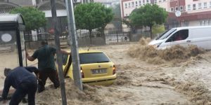 Ankara'da sel felaketi: 6 YARALI