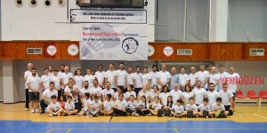 İki toplumu badminton buluşturdu