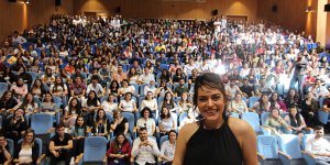 Ezgi Mola’ya yoğun ilgi…