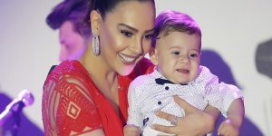 Ebru Gündeş hayranlarını coşturdu