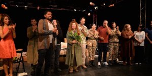 “İki Kişilik Hırgür” ve “Karagöz Sihirli Sebzeler”  Berlin’de Sahnelendi