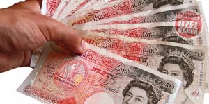 Sterlin TL’yi 6’ya katladı