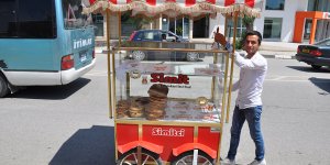 Üniversite mezunu… Binlerce adım atarak para kazanıyor…