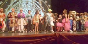 Englishouse HYPERLINK çocuklarından görkemli gösteri