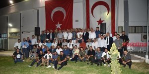 Geleneksel gecede ödüllerini aldılar