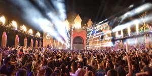 Cage, yaza damga vuracak