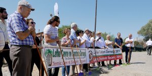 CMC önünde “Süpürgeni Kap Gel”  eylemi