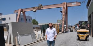 “Biz, mutlu mutlu çekiçle taşa vuran adamlarız…”