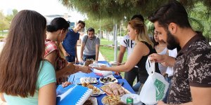 LAÜ öğrencileri sokak hayvanlarını unutmadı