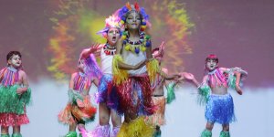 Yıl sonu gösterisi renkli geçti