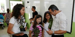 İlkokullarda karne sevinci