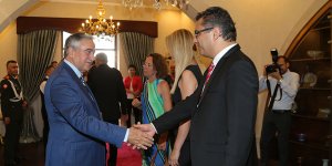 Akıncı, bayram tebriği kabul etti