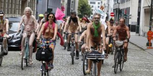 Brüksel'de çıplak protesto