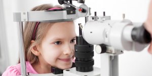 "Çocuklarda göz muayenesi erken yaşlarda yapılmalı..."
