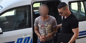 Çeşme başında çıplak yıkanırken yakalandı