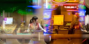 Kıbrıs'ın güneyindeki ilk resmi casino kapılarını açtı 