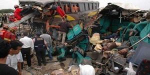 Otobüs uçuruma yuvarlandı