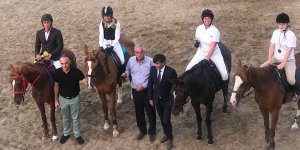 Biniciler gece yarıştı