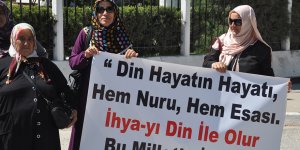 Din dersleri için eylem yaptılar