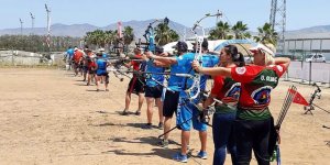 Okçular açık alanda yarıştı