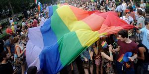 AP üyesinden “eşcinsellik” ziyareti