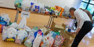 İŞTE YUNAN HALKI İÇİN YARDIM KAMPANYALARI