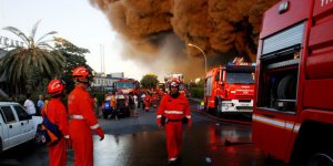 Galerideki arabalar ateşe verildi