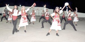 Renkli gösteriler beğeni topladı