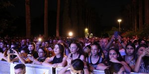 Şarkılar Yunanistan yangın mağdurlarına